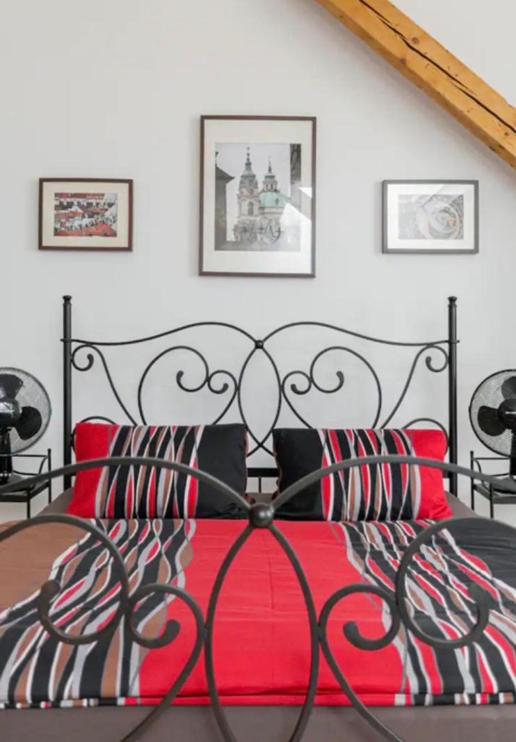 Lenka'S Cozy Red Studio + Lenka'S Cozy Gold Apartment Praga Esterno foto